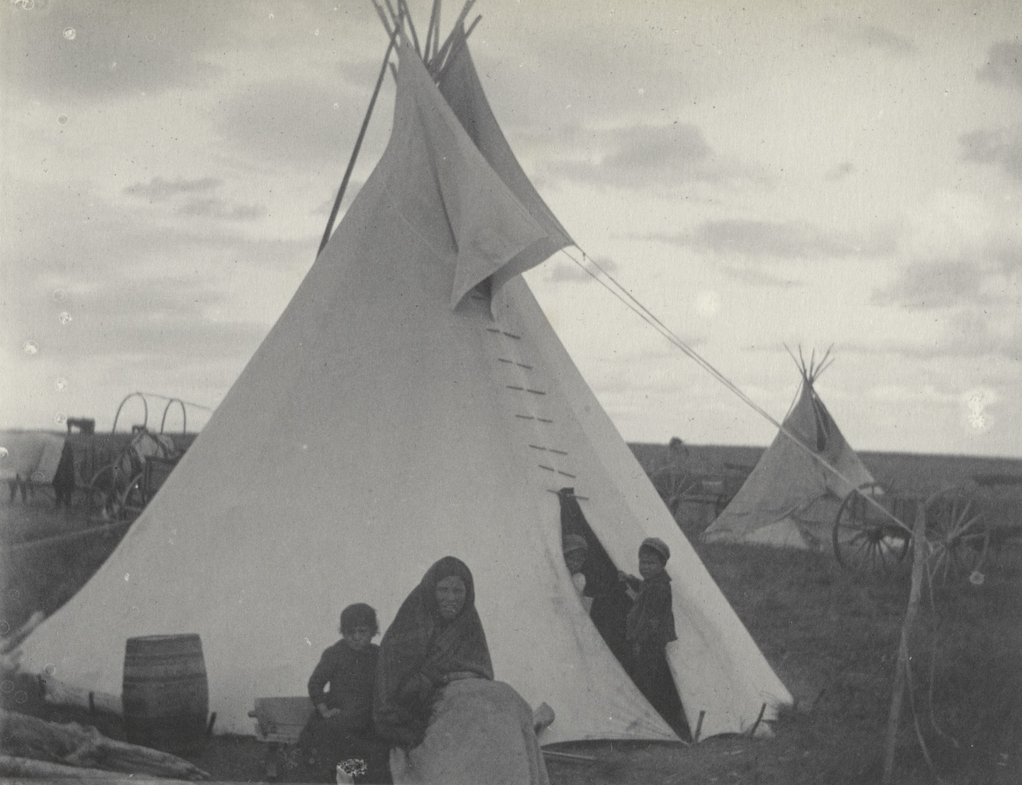 Frances Benjamin Johnston. The old tipi life among the Sioux