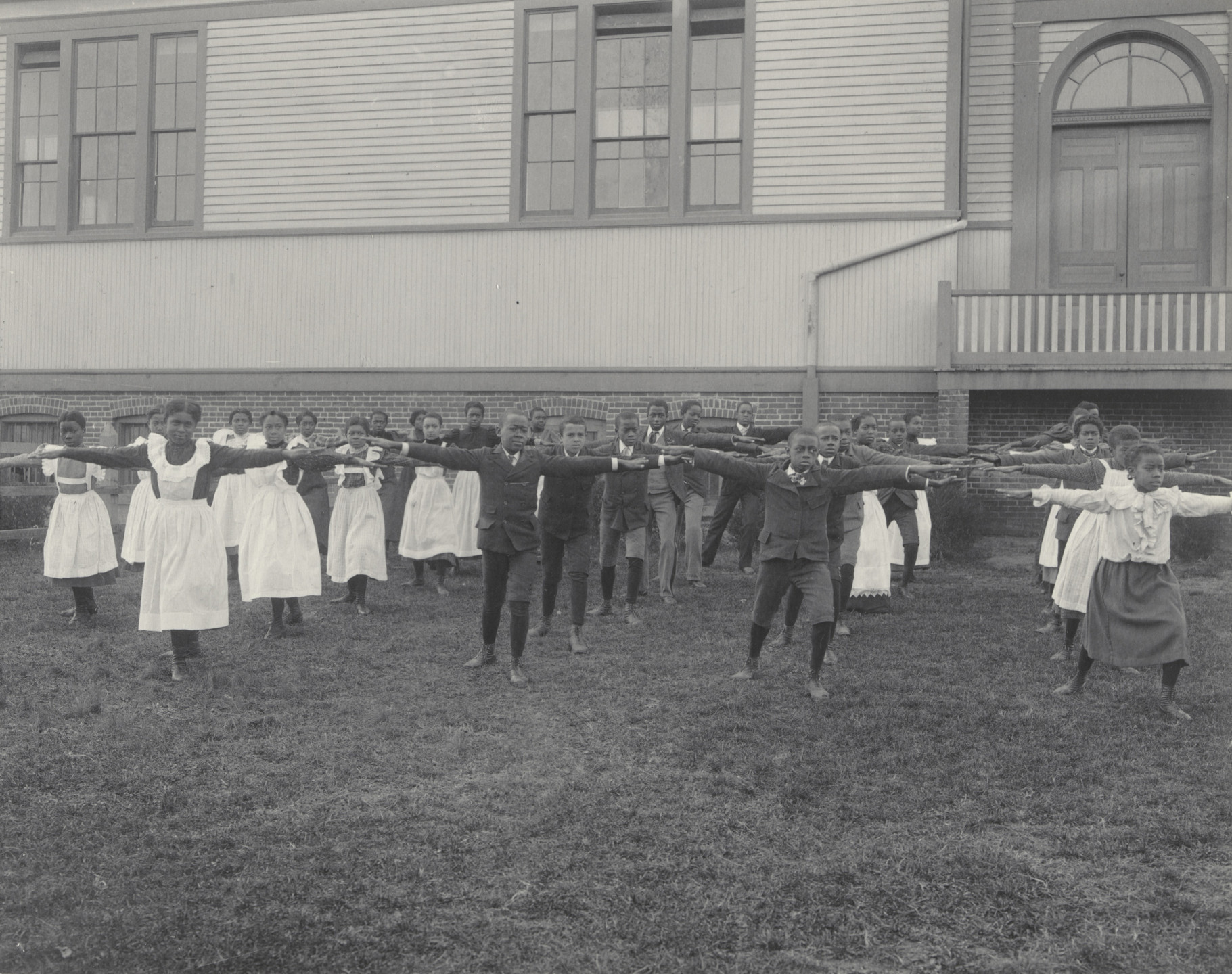 Frances Benjamin Johnston. Gymnastics at the Whittier. 1899-1900
