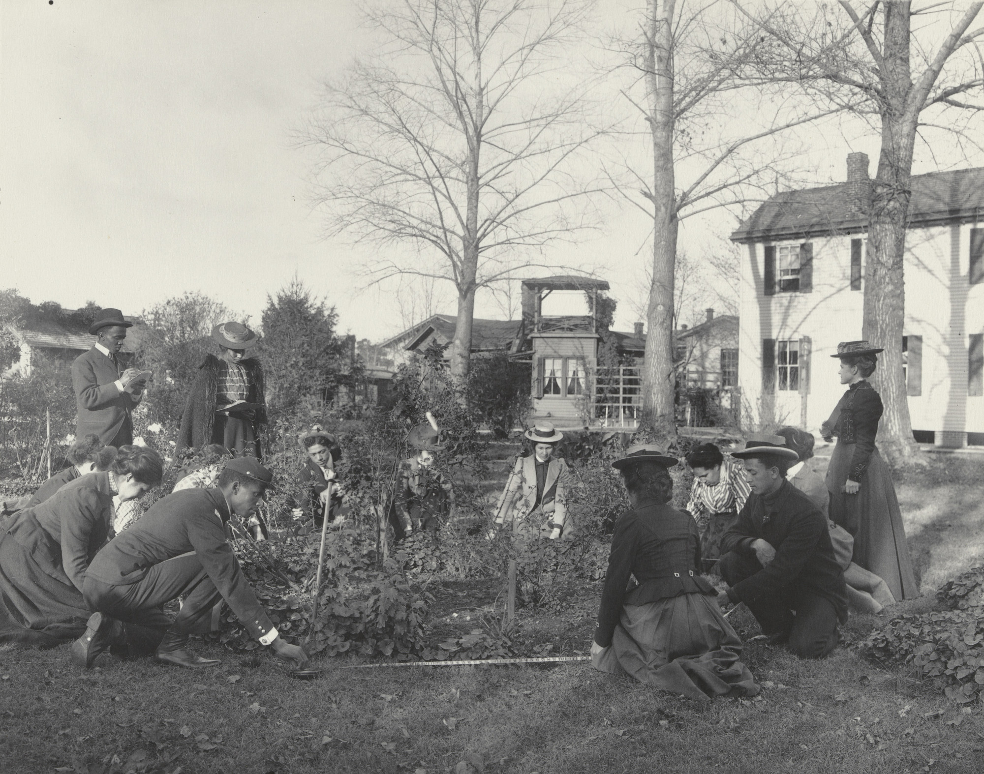 Frances Benjamin Johnston. Arithmetic. Measuring circles