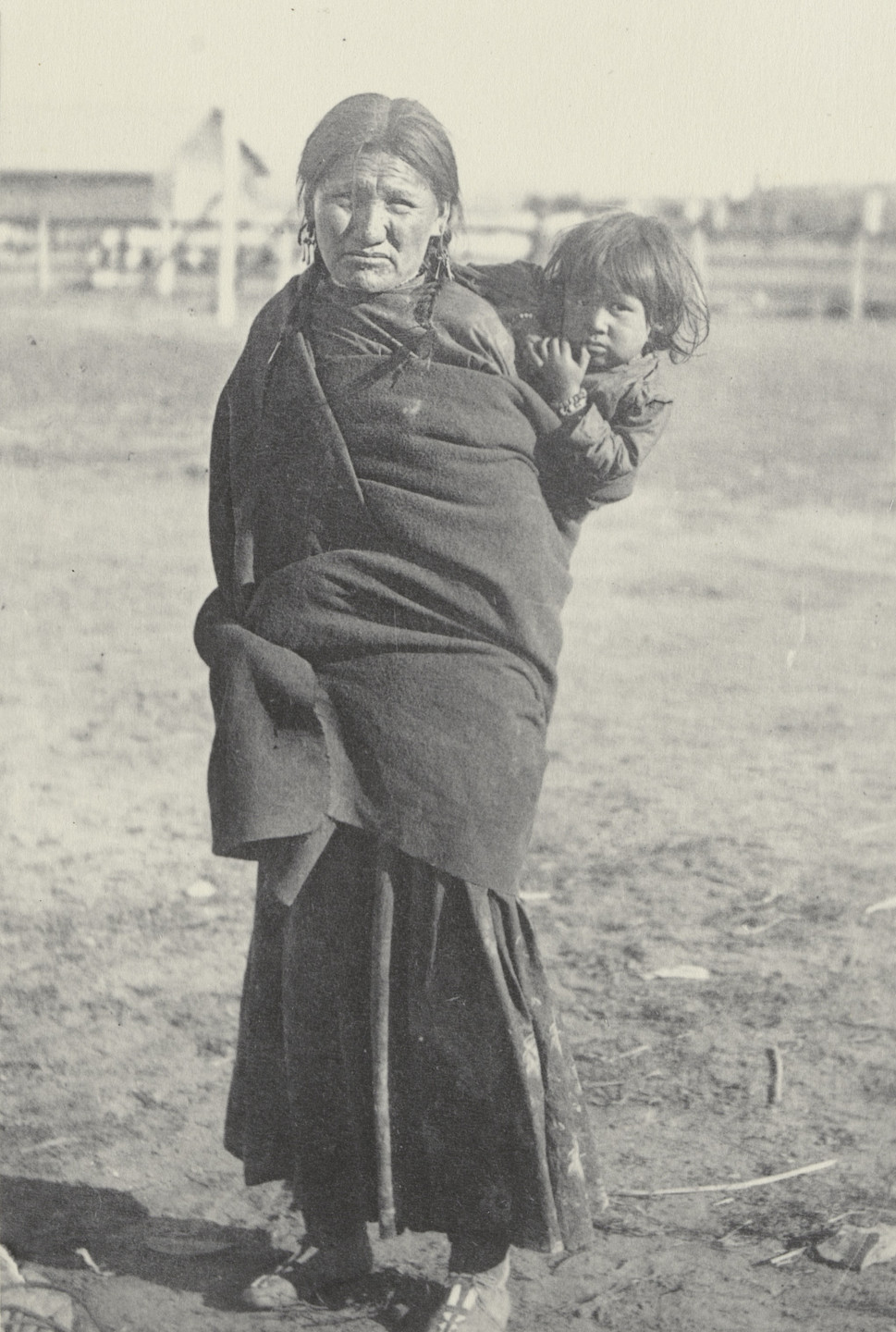 Frances Benjamin Johnston. Without Education. Mrs. Black nail and child. Sioux. 1899-1900