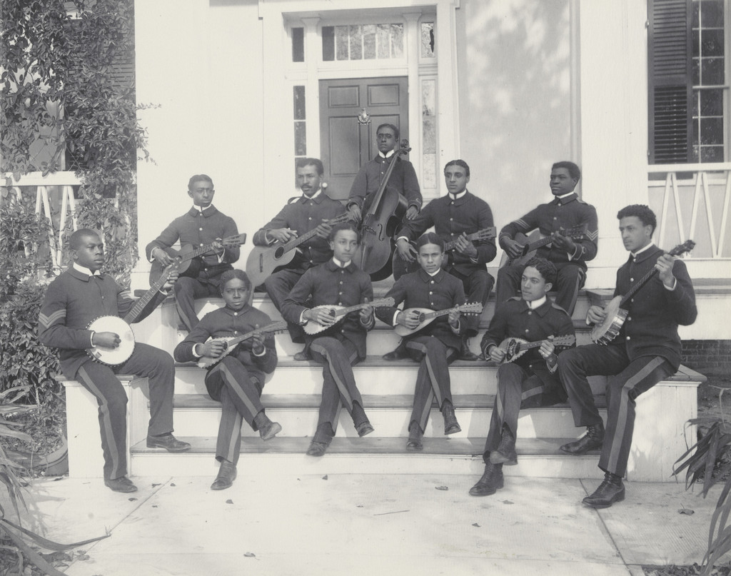 A guitar and mandolin club