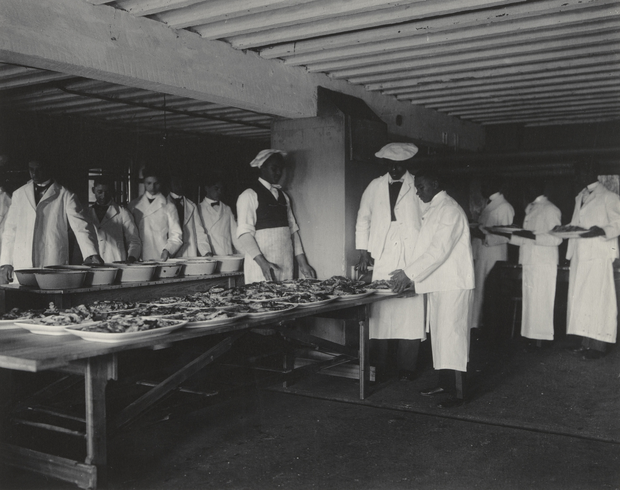 Frances Benjamin Johnston. Serving the students' dinner