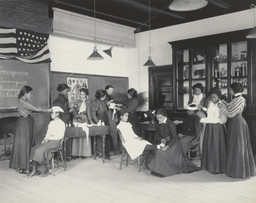 Frances Benjamin Johnston. Physiology. Class in emergency work. 1899-1900