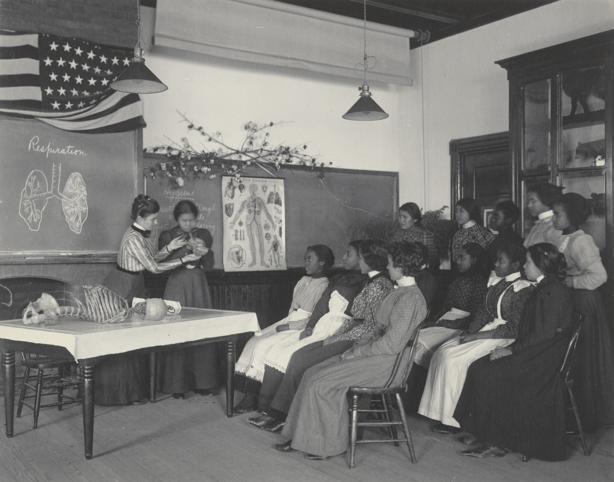 Frances Benjamin Johnston. Physiology. Class studying the lungs