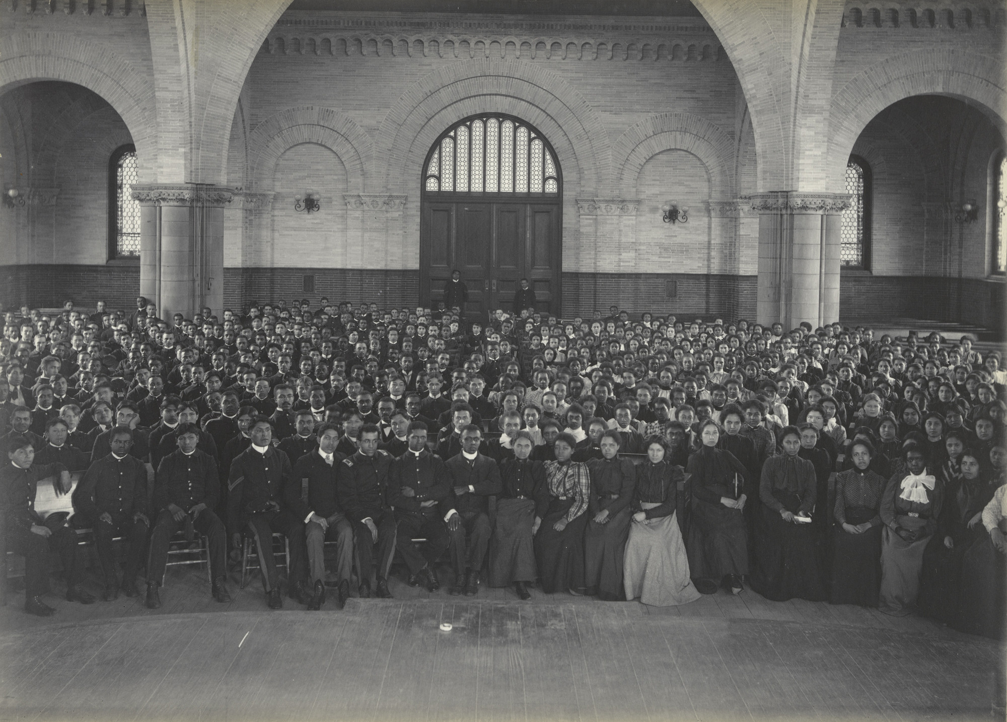 Frances Benjamin Johnston. About 400 Students in Memorial Chapel. 1899-1900