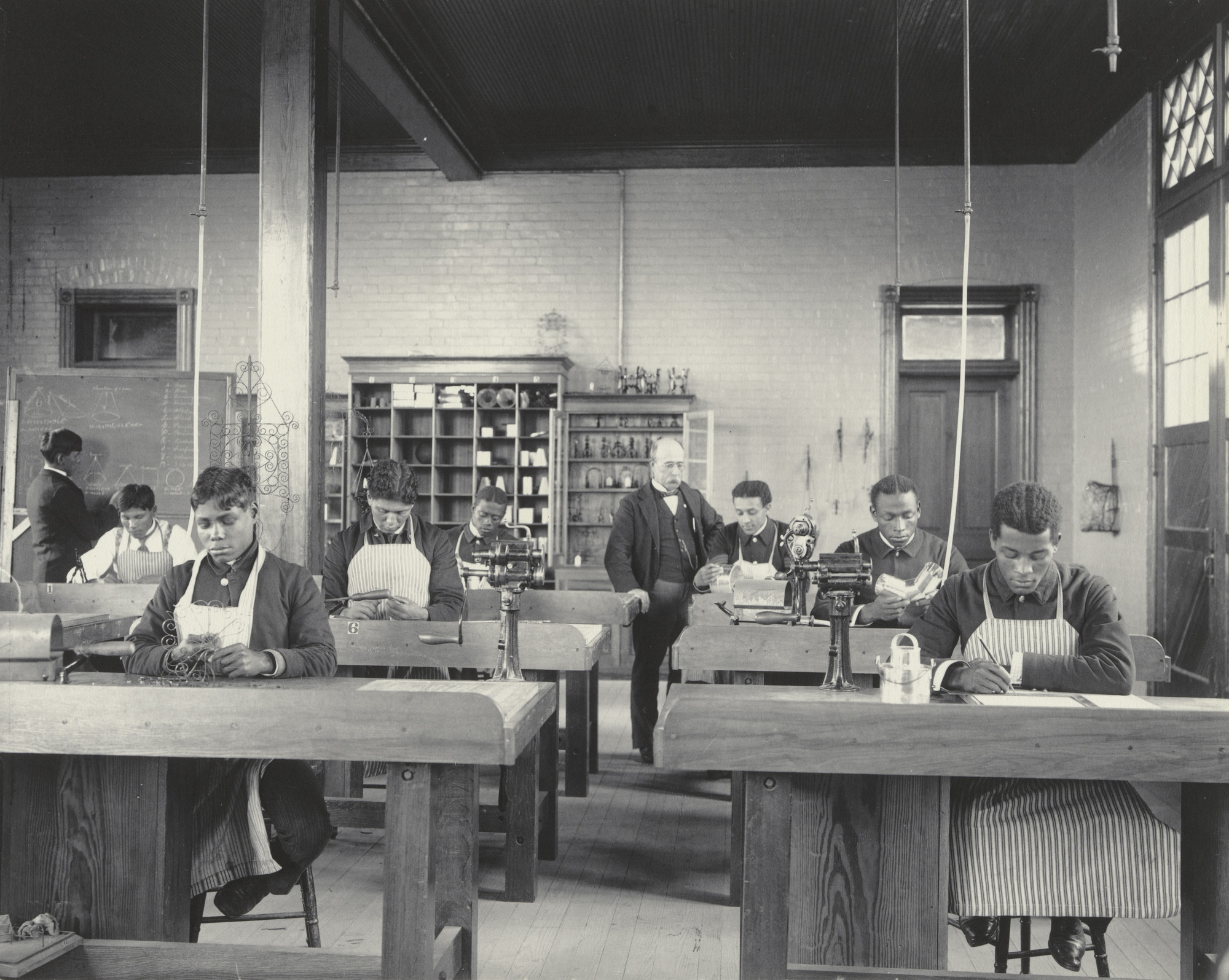 Frances Benjamin Johnston. A class in manual training. Bent iron and tin