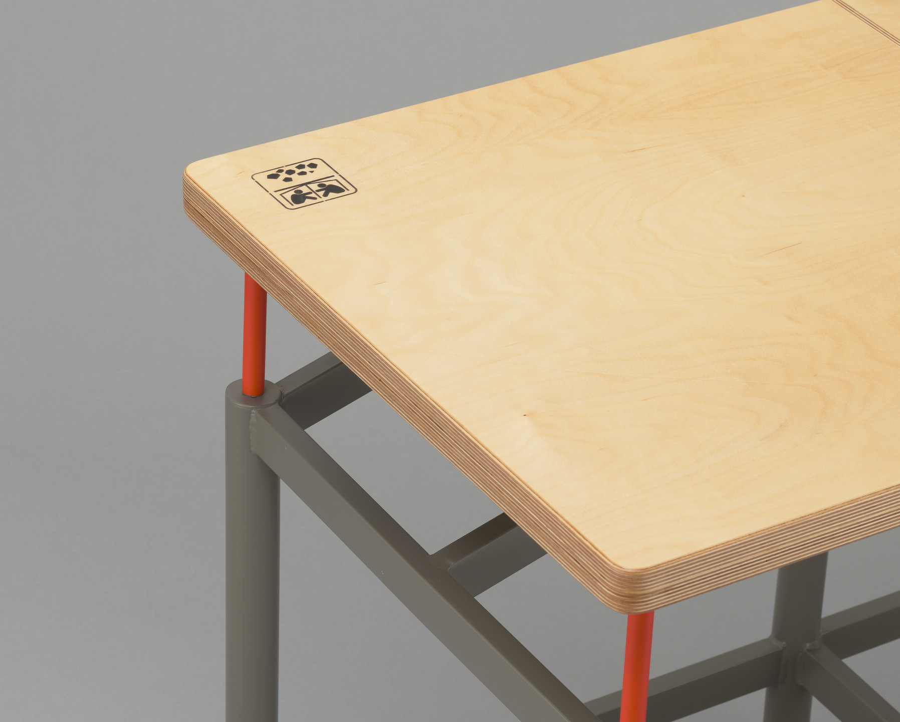 Ido Bruno, Arthur Brutter. Earthquake Table. 2010