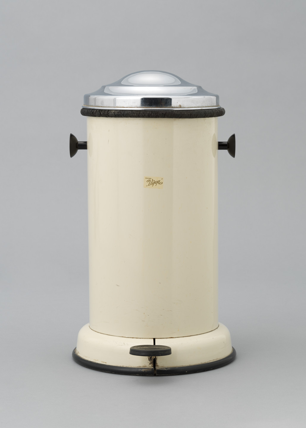 Holger Nielsen. Pedal Bin (model 15). 1939