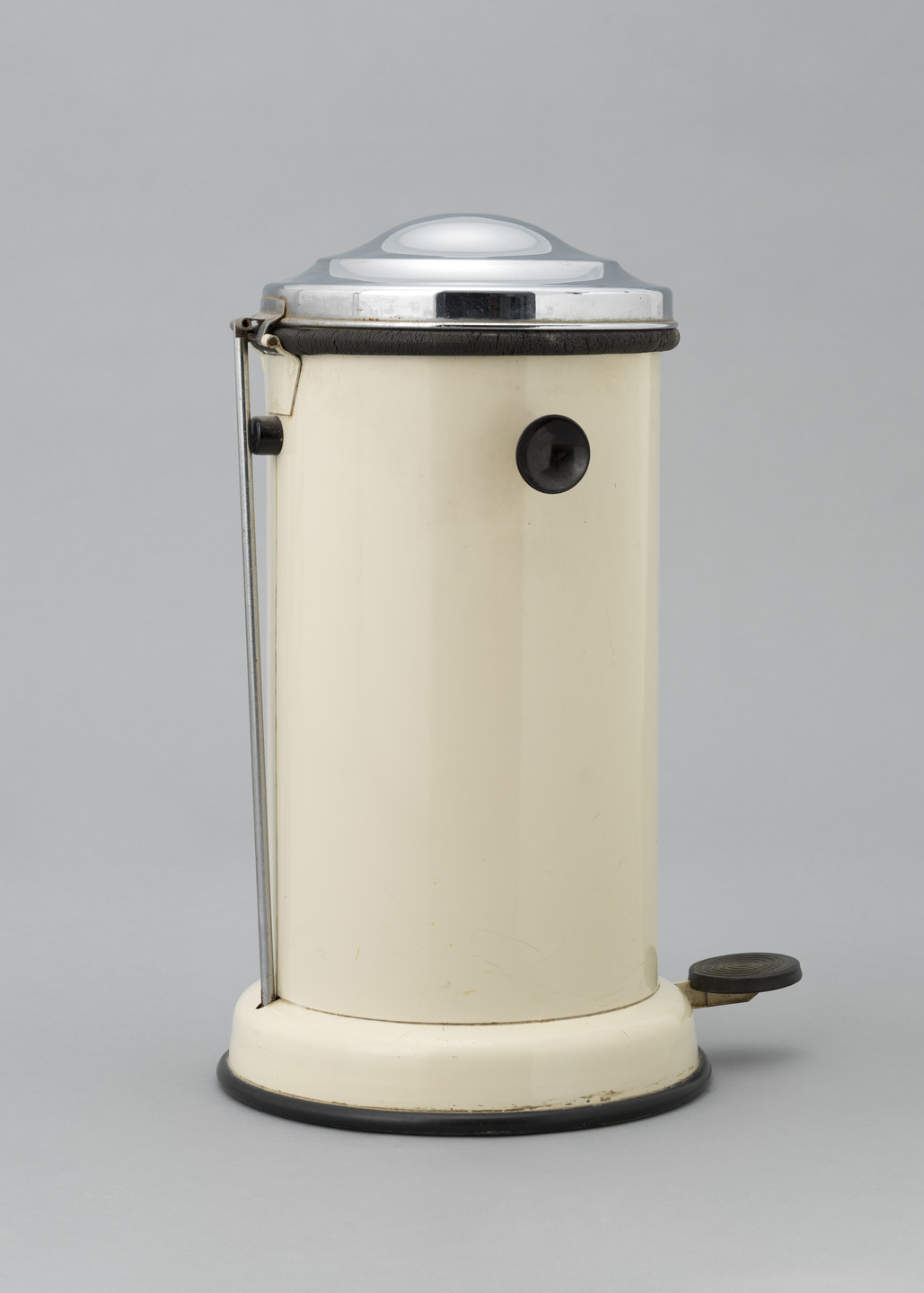 Holger Nielsen. Pedal Bin (model 15). 1939