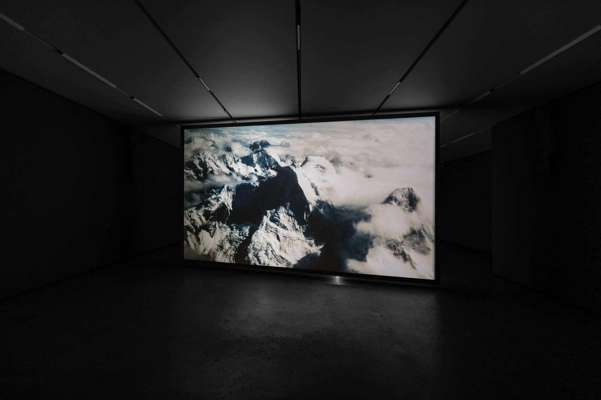 Rosa Barba. Aggregate States of Matters. 2019