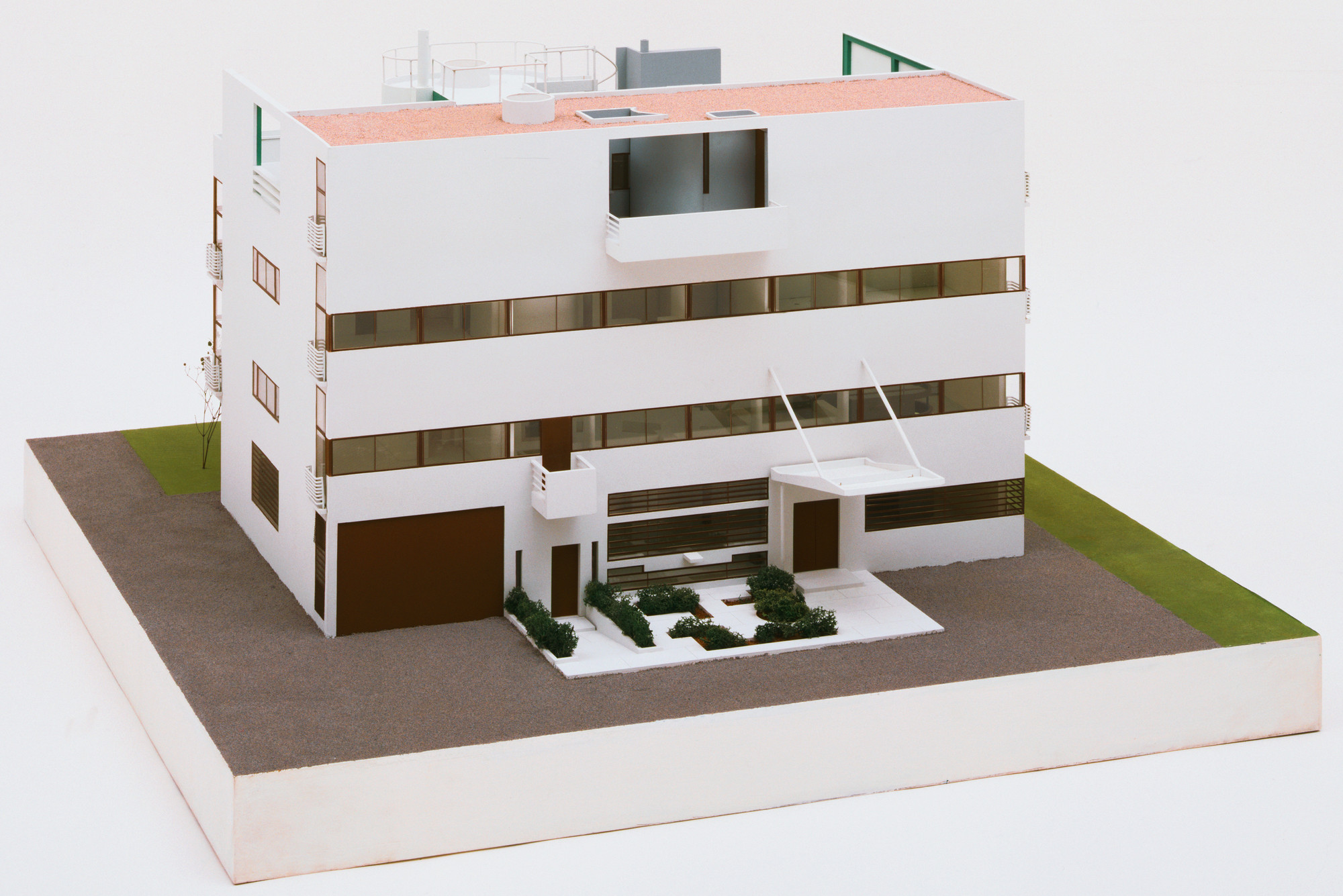 Le Corbusier (Charles-Édouard Jeanneret), Pierre Jeanneret. Les Terrasses, Villa Stein-de-Monzie, Garches, France. 1926–1928 (model 1970)
