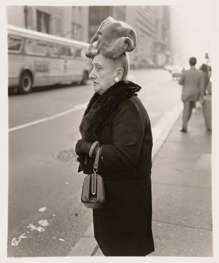 iΦ 真作 フランス ヴィンテージ ビックアイアート 少女 1972年 ドミニク Diane Arbus. Woman in a floppy hat, N.Y.C., 1971. 1971 | MoMA