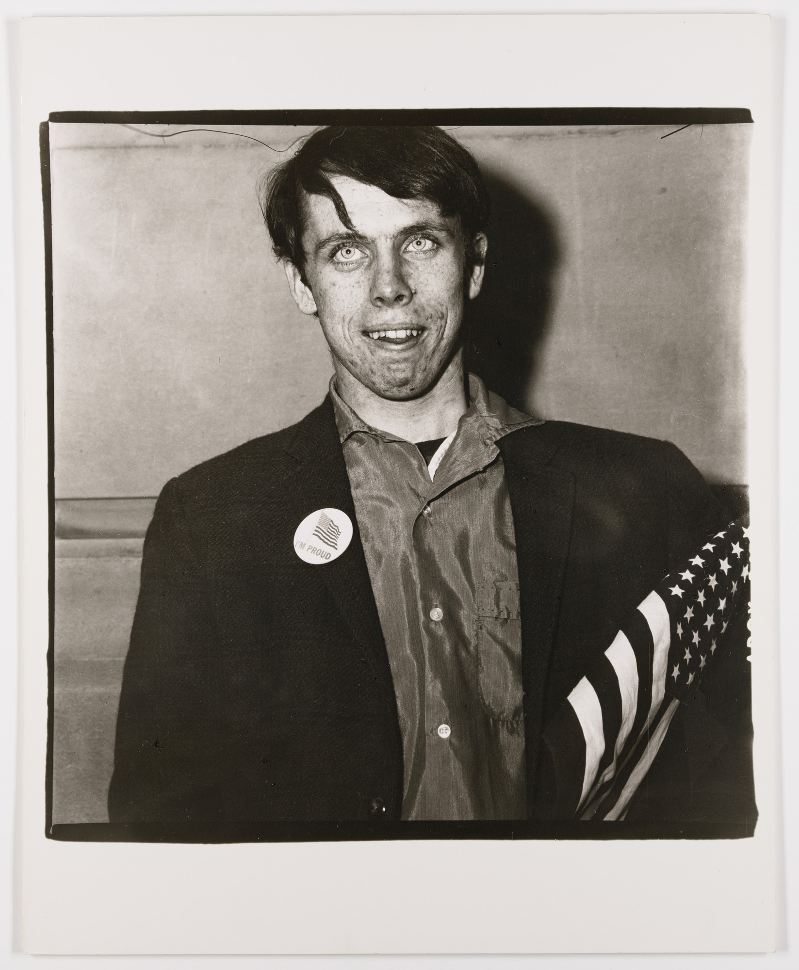 Diane Arbus. Patriotic young man with a flag, N.Y.C., 1967