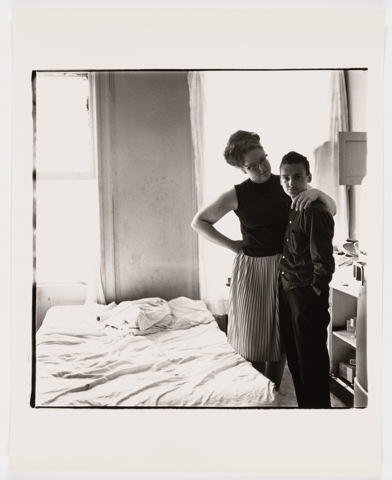 Diane Arbus. Two friends at home, N.Y.C., 1965