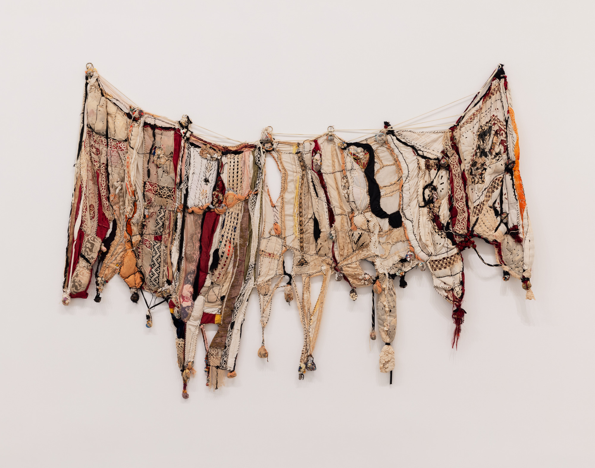 【2004年・大判】Museum of MOdern Art 図録 モマ Sonia Gomes. Memory. 2004 | MoMA