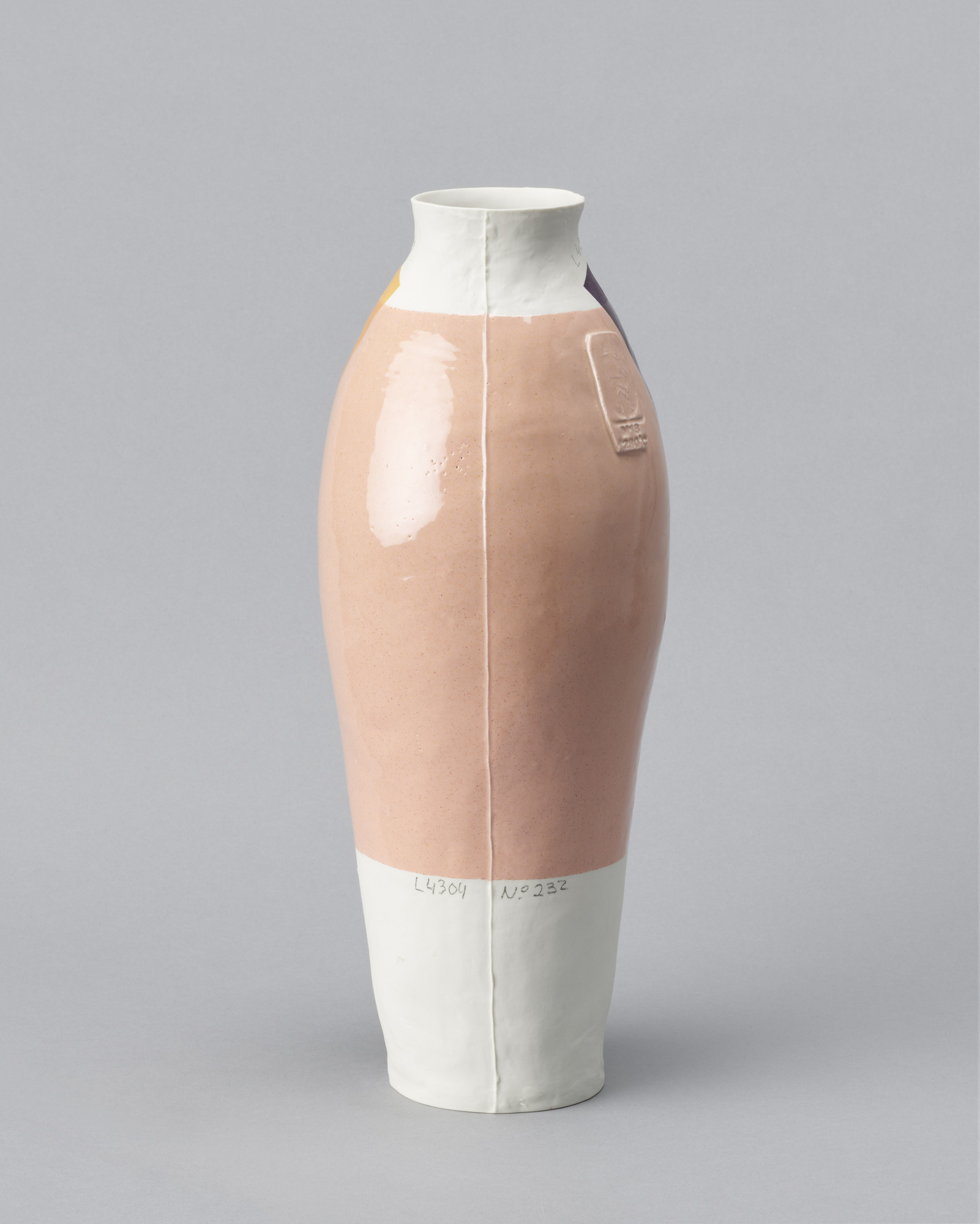 「SERIE UNA FLOR」28/100 作者「Goh」1992年 Hella Jongerius. Colored Vase (X/15). 2010 | MoMA