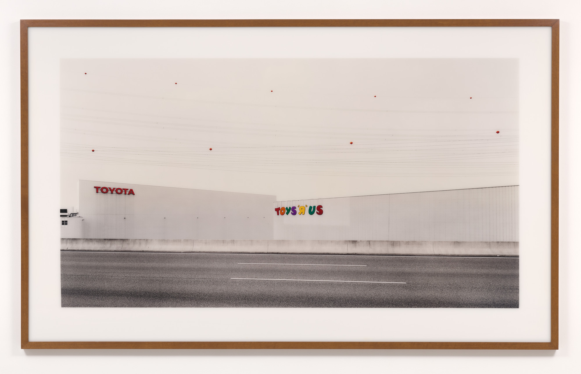 Andreas Gursky. Toys "R" Us. 1999