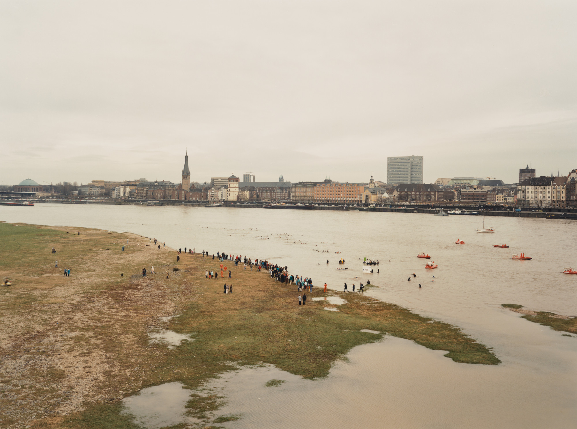 アート・デザイン・音楽 ANDREAS GURSKEY THE MISEUM OF MODERN ART Andreas Gursky: The Museum of Modern Art. 2001 Large-format volume