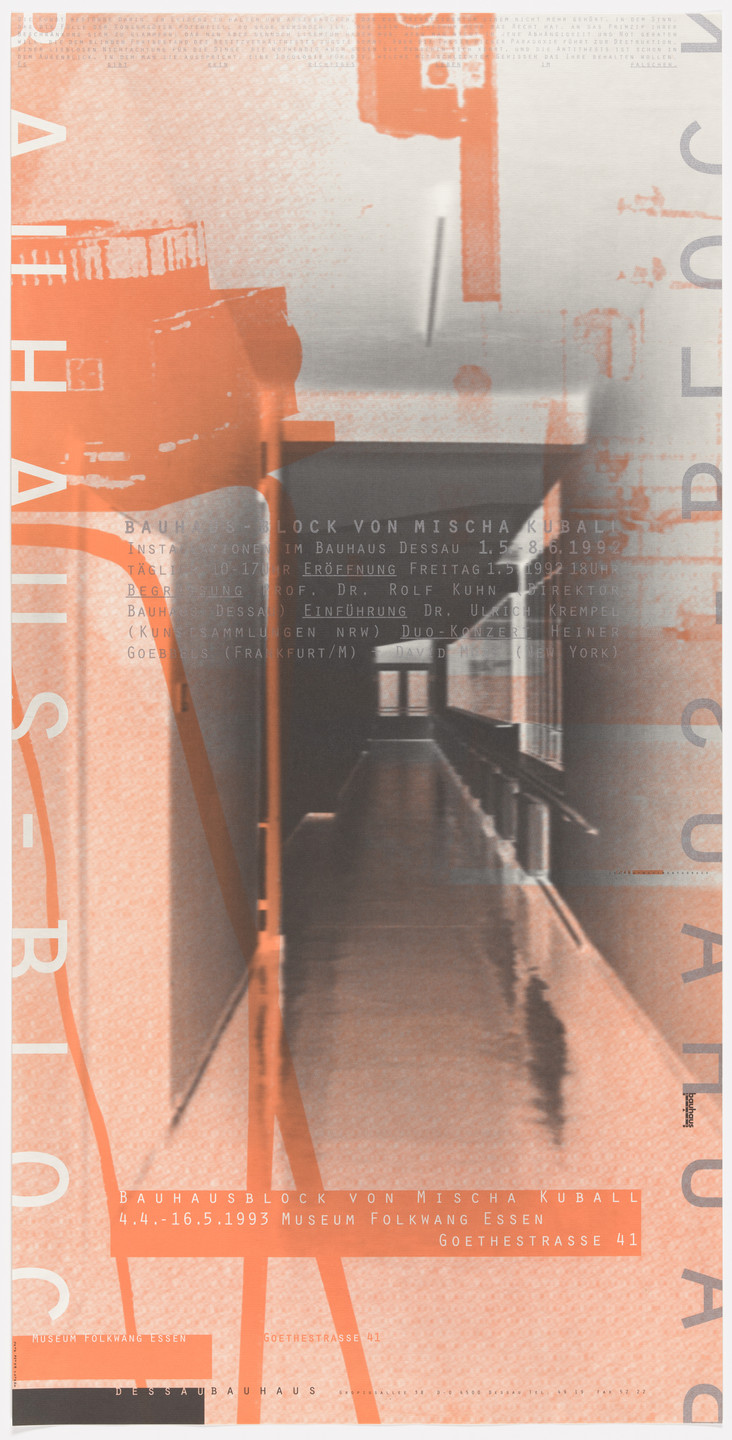 Cyan. Bauhaus-Block von Mischa Kuball (Installations by Mischa Kuball). 1993
