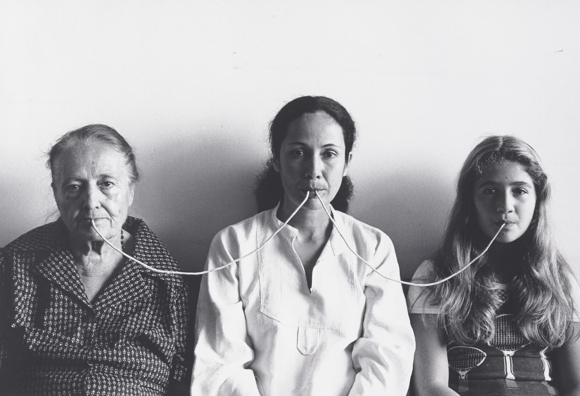 Anna Maria Maiolino. Por um fio (By a Thread) from the series Fotopoemação (Photopoemaction). 1976