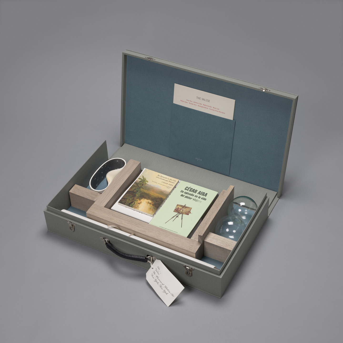 Various Artists, Johanna Calle, Matías Duville, Maria Laet, Mateo López, Nicolás Paris, Rosângela Rennó, Christian Vinck Henriquez. The Valise. 2015–17, published 2017