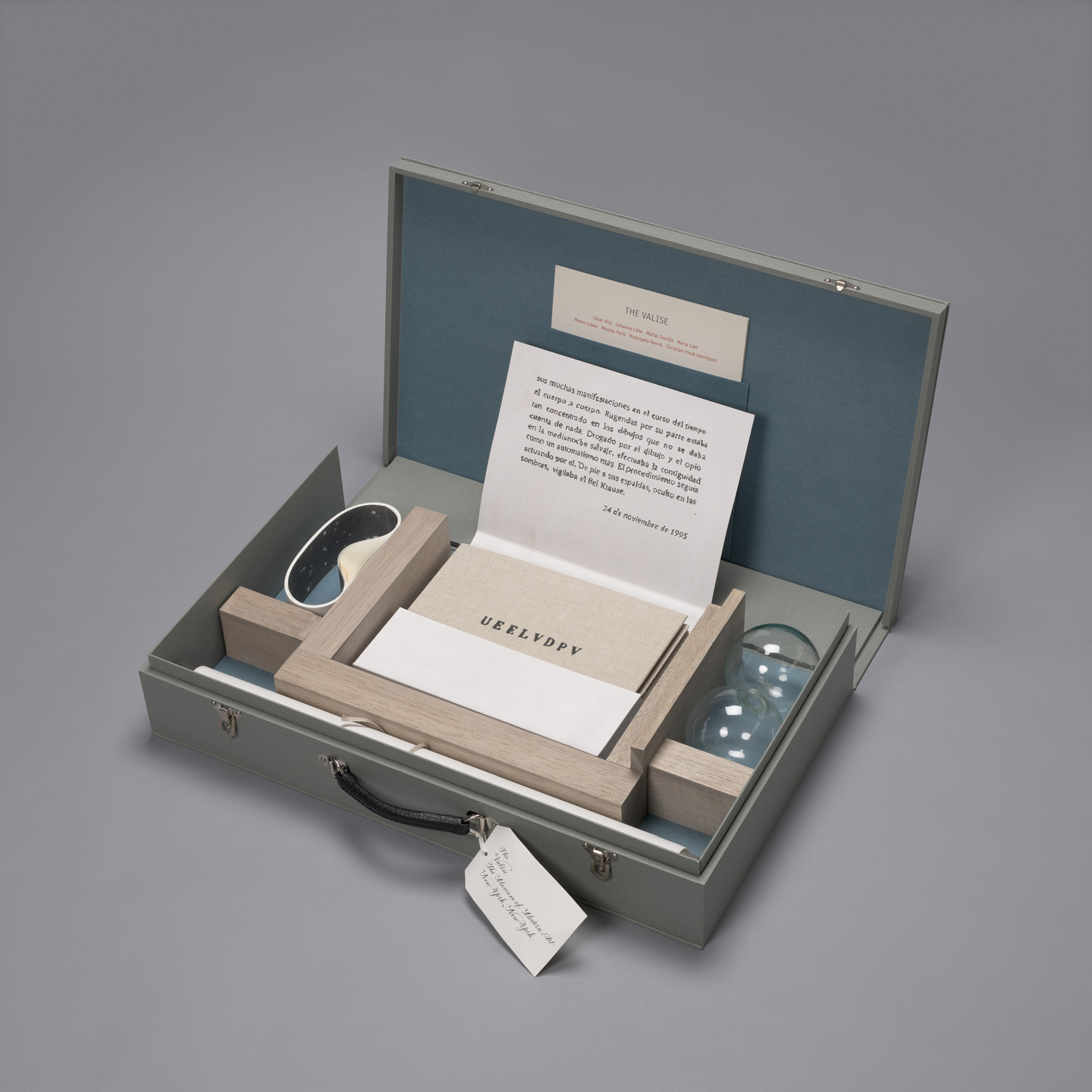 Various Artists, Johanna Calle, Matías Duville, Maria Laet, Mateo López, Nicolás Paris, Rosângela Rennó, Christian Vinck Henriquez. The Valise. 2015–17, published 2017