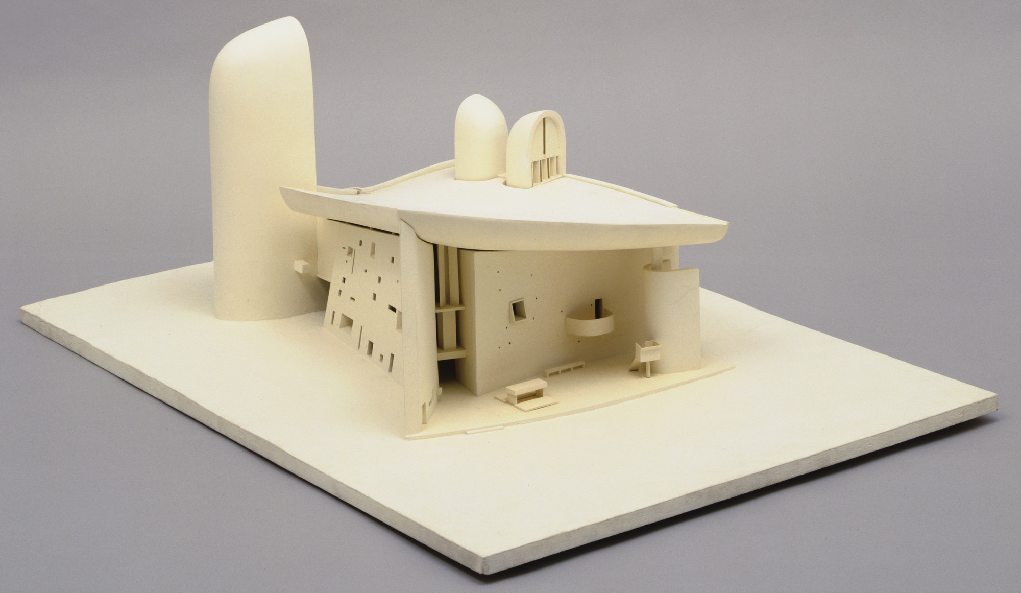 Le Corbusier (Charles-Édouard Jeanneret). Chapelle Notre-Dame-du-Haut, Ronchamp. 1950–1955