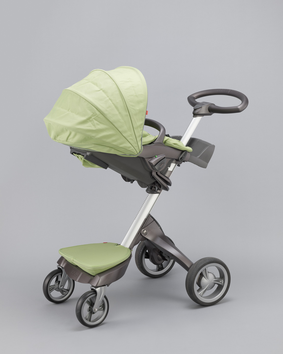 Bjørn Refsum, Hilde Angelfoss Øxseth, K8 Industridesign, Bård Eker Industrial Design. Stokke Xplory baby stroller. 2003