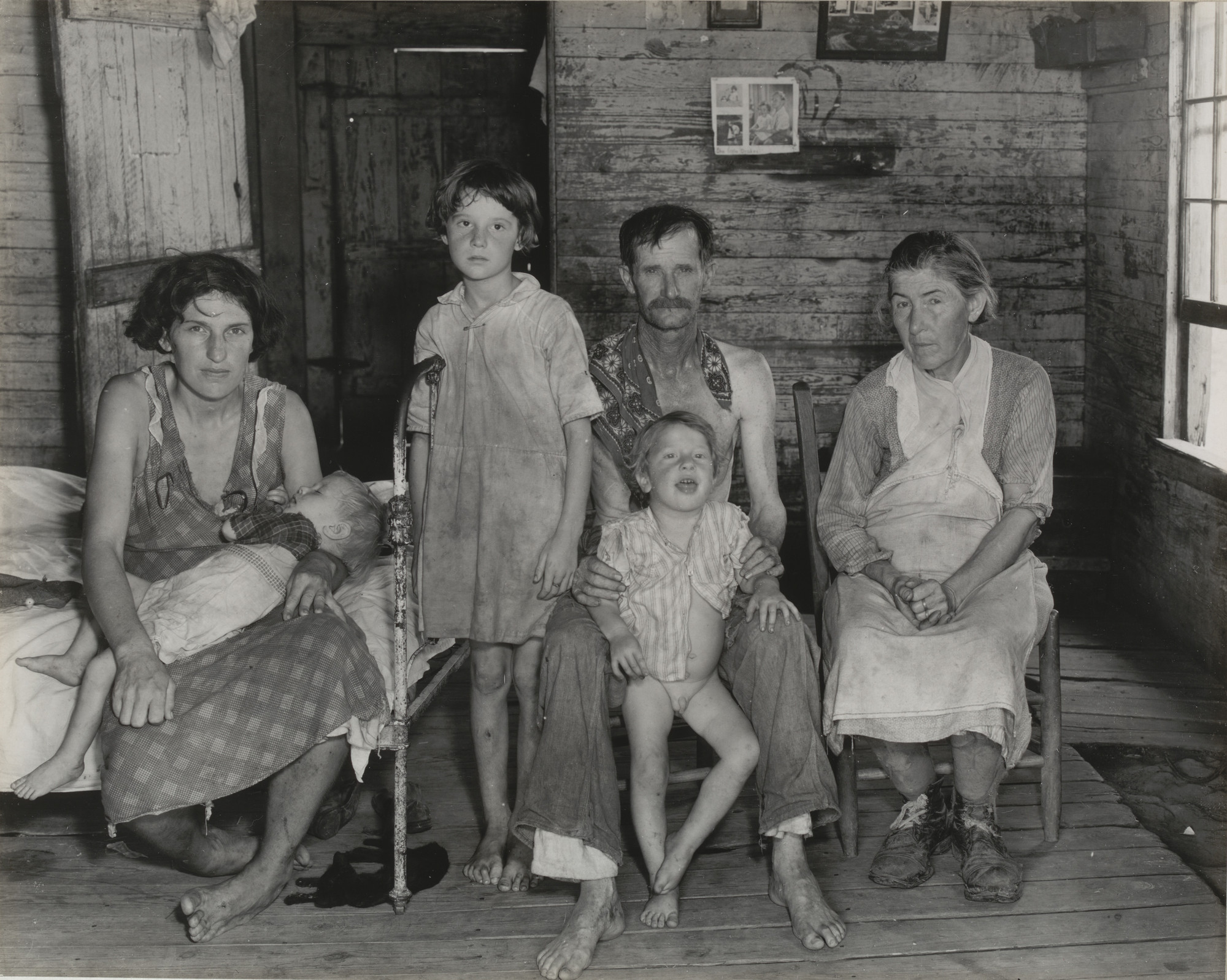 Walker Evans. Sharecropper's Family, Hale County, Alabama
