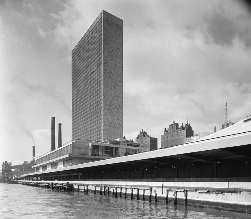 Wallace K. Harrison, Max Abramovitz, Oscar Niemeyer, Le Corbusier (Charles-Édouard Jeanneret), United Nations Headquarters Board of Design, Ezra Stoller. United Nations Headquarters, New York, NY. 1954