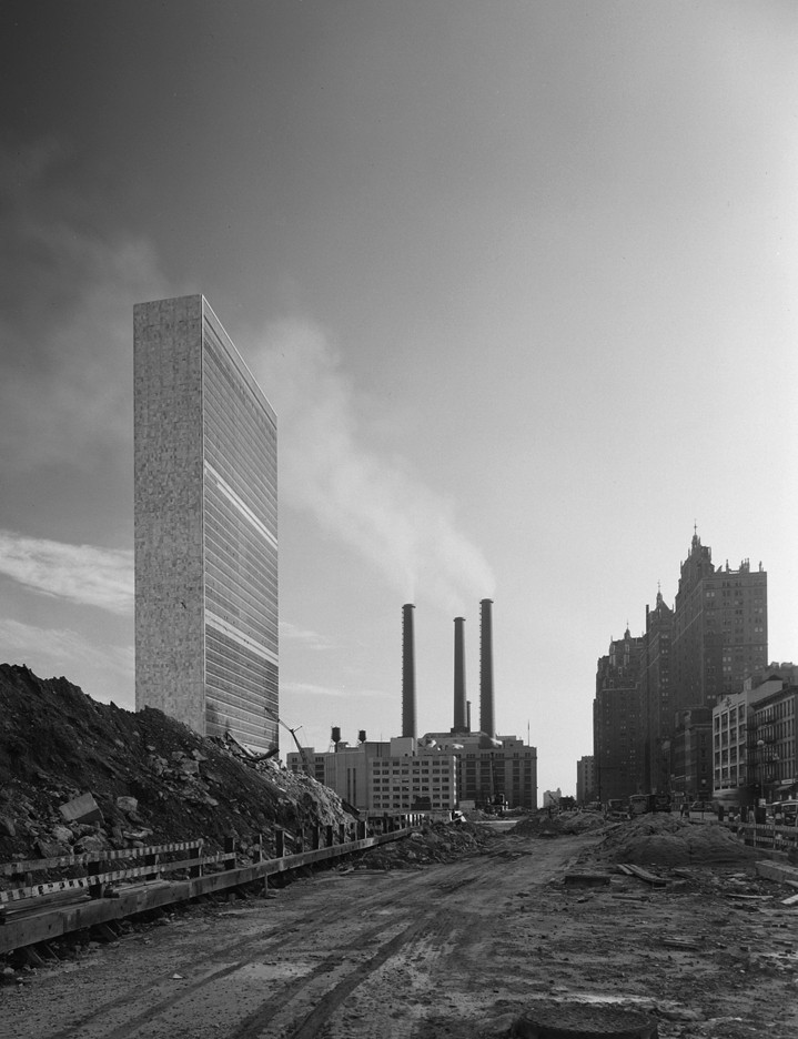 Wallace K. Harrison, Max Abramovitz, Oscar Niemeyer, Le Corbusier (Charles-Édouard Jeanneret), United Nations Headquarters Board of Design, Ezra Stoller. United Nations Headquarters, New York, NY. 1950