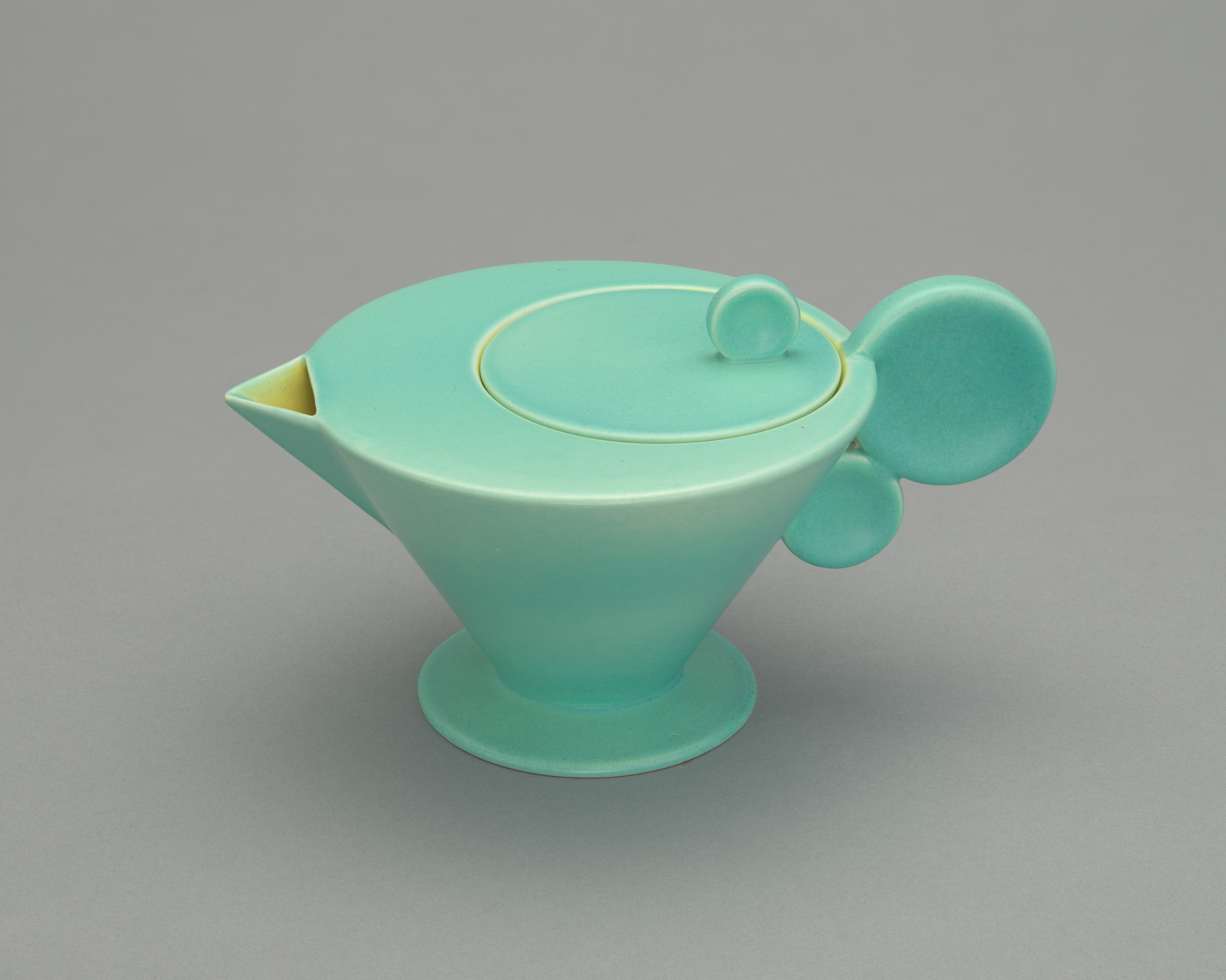 Scheibenhenkel (Disk handle) teapot | MoMA