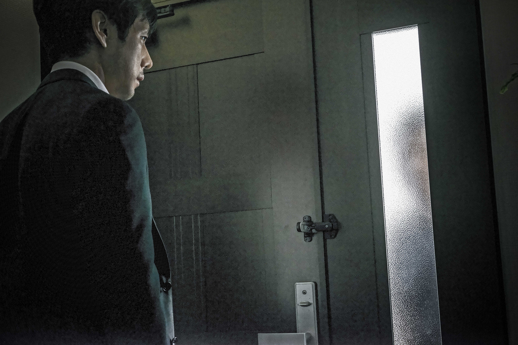 Kiyoshi Kurosawa. Kurîpî: Itsuwari no rinjin (Creepy). 2016