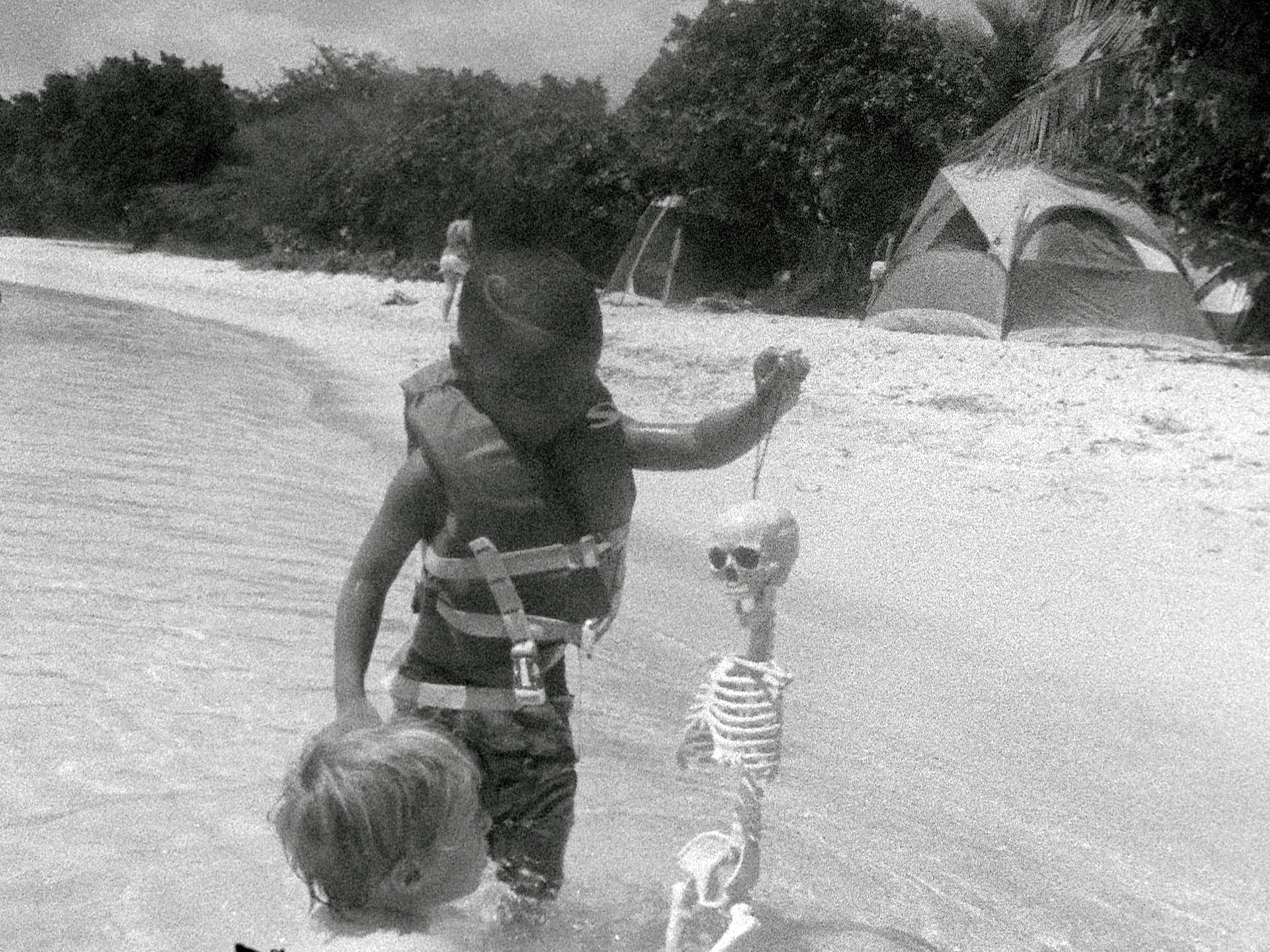 Beatriz Santiago Muñoz. Playa negra/Caballo/Campamento/Los muertos/Fuerzas. 2016
