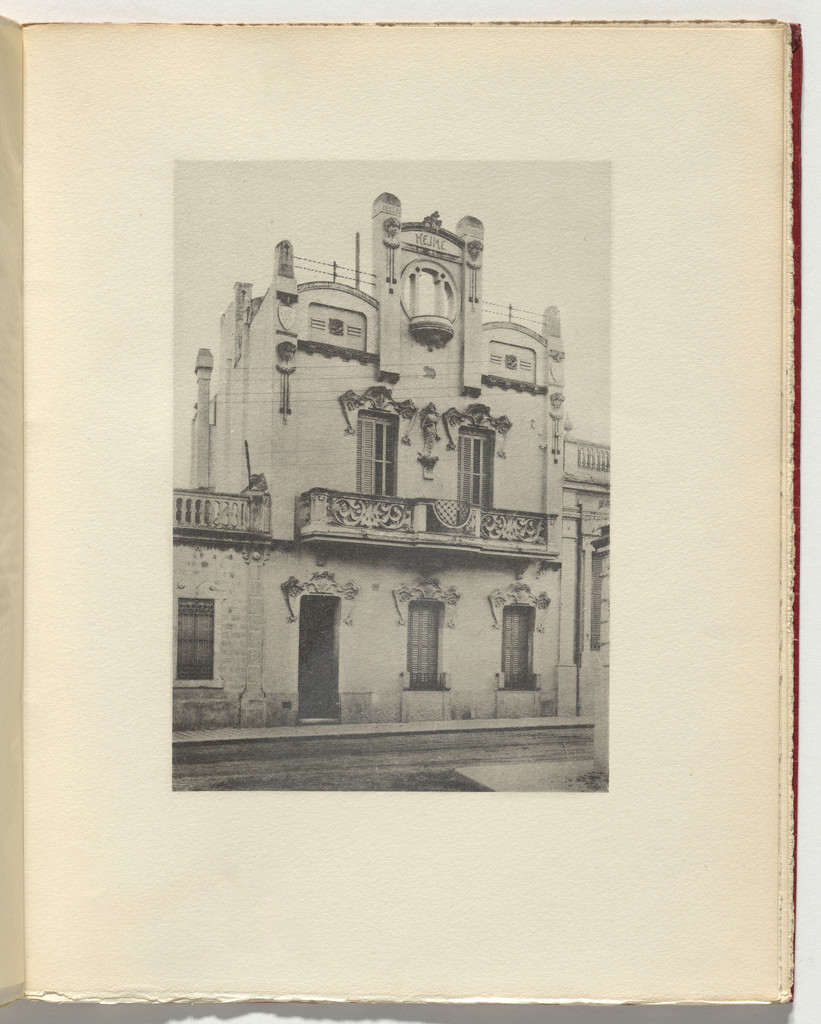 Maison Modern-Style (Figueras) (plate, page 69) from La Femme Visible (The Visible Woman)