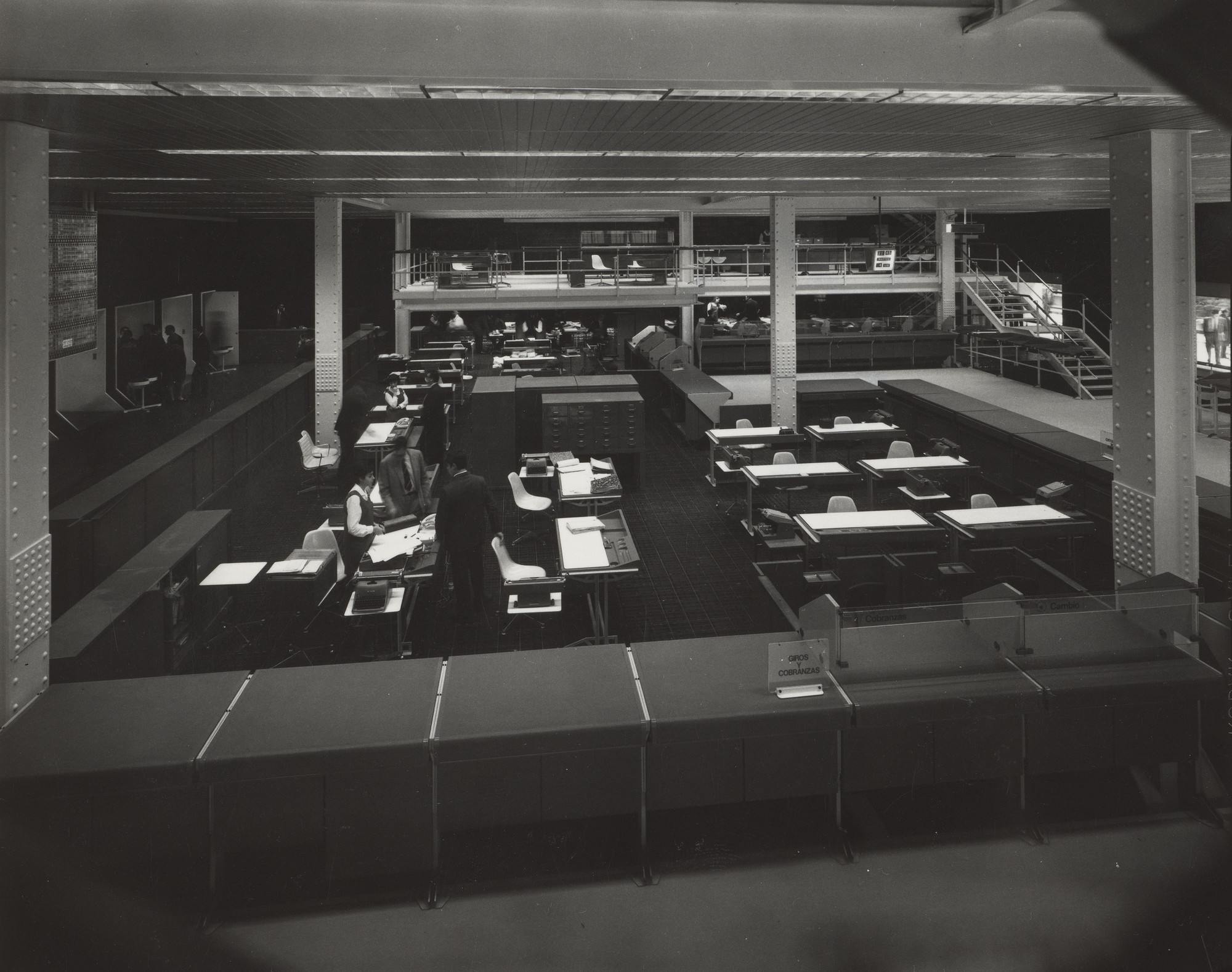 Flora Manteola, Ignacio Petchersky, Javier Sánchez Gómez, Josefa Santos, Justo Solsona, Rafael Viñoly. Banco de la Ciudad de Buenos Aires – Casa Matriz, Buenos Aires, Argentina