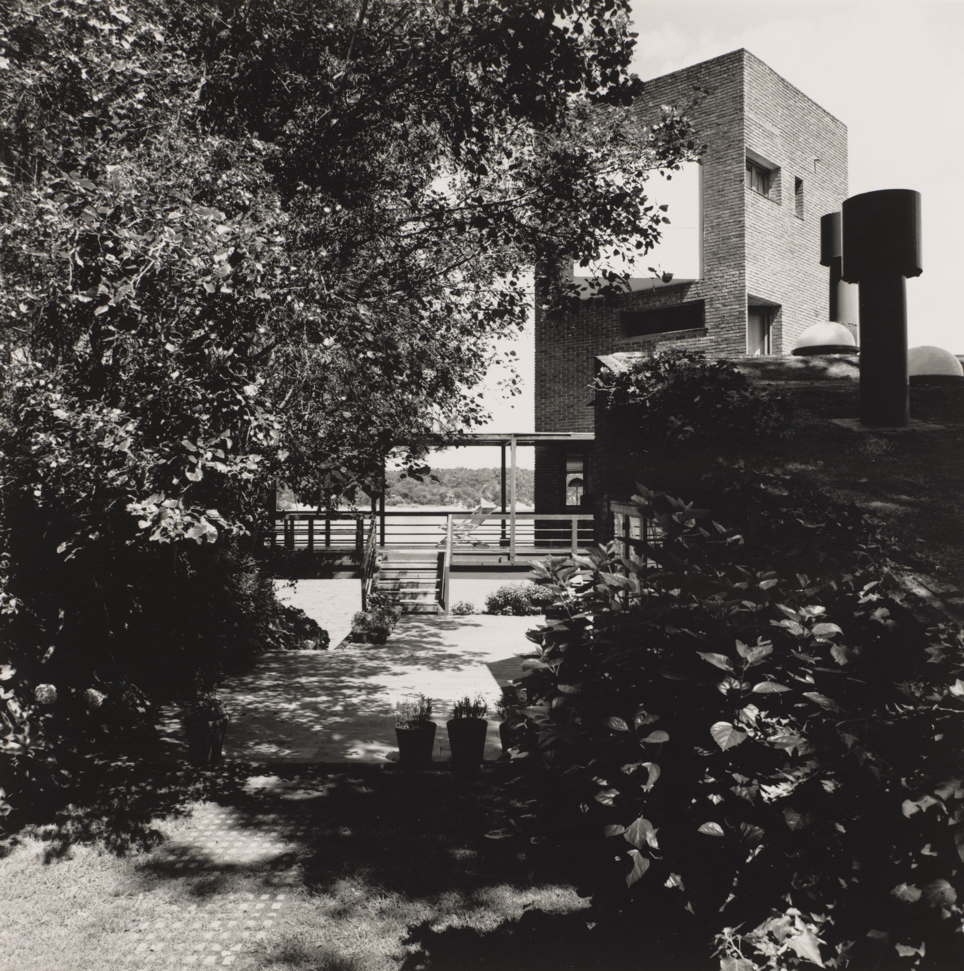 Flora Manteola, Ignacio Petchersky, Javier Sánchez Gómez, Josefa Santos, Justo Solsona, Rafael Viñoly. Casa de verano Sanchez Gomez, La Barra, Punta del Este, Uruguay