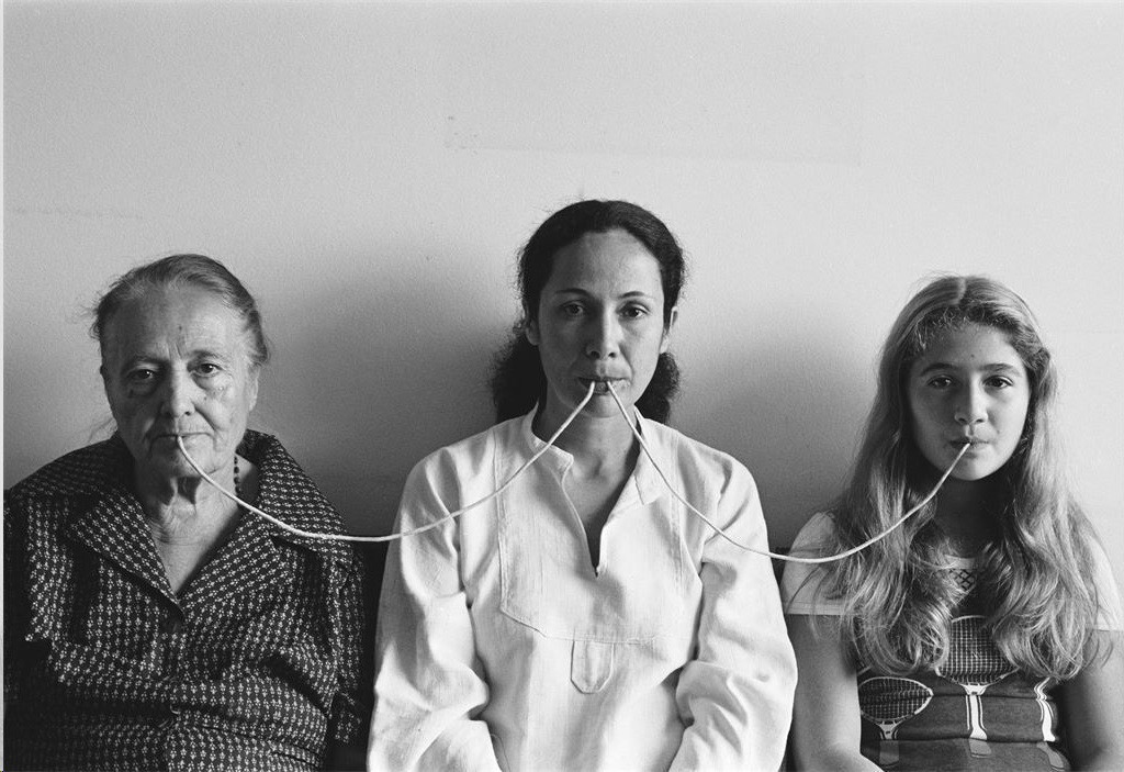 Anna Maria Maiolino. Por um fio (By a Thread) from the series Fotopoemação (Photopoemaction). 1976