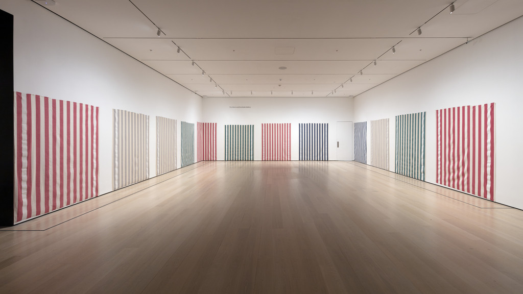 Striped cotton fabric with vertical white and colored bands of 8,7cm (+/- 0,3 cm) each. The two external white bands covered over with acrylic white paint recto-verso