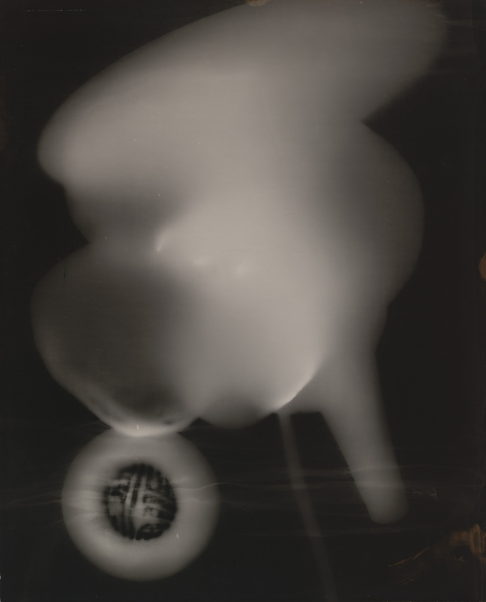 Man Ray (Emmanuel Radnitzky). Rayograph