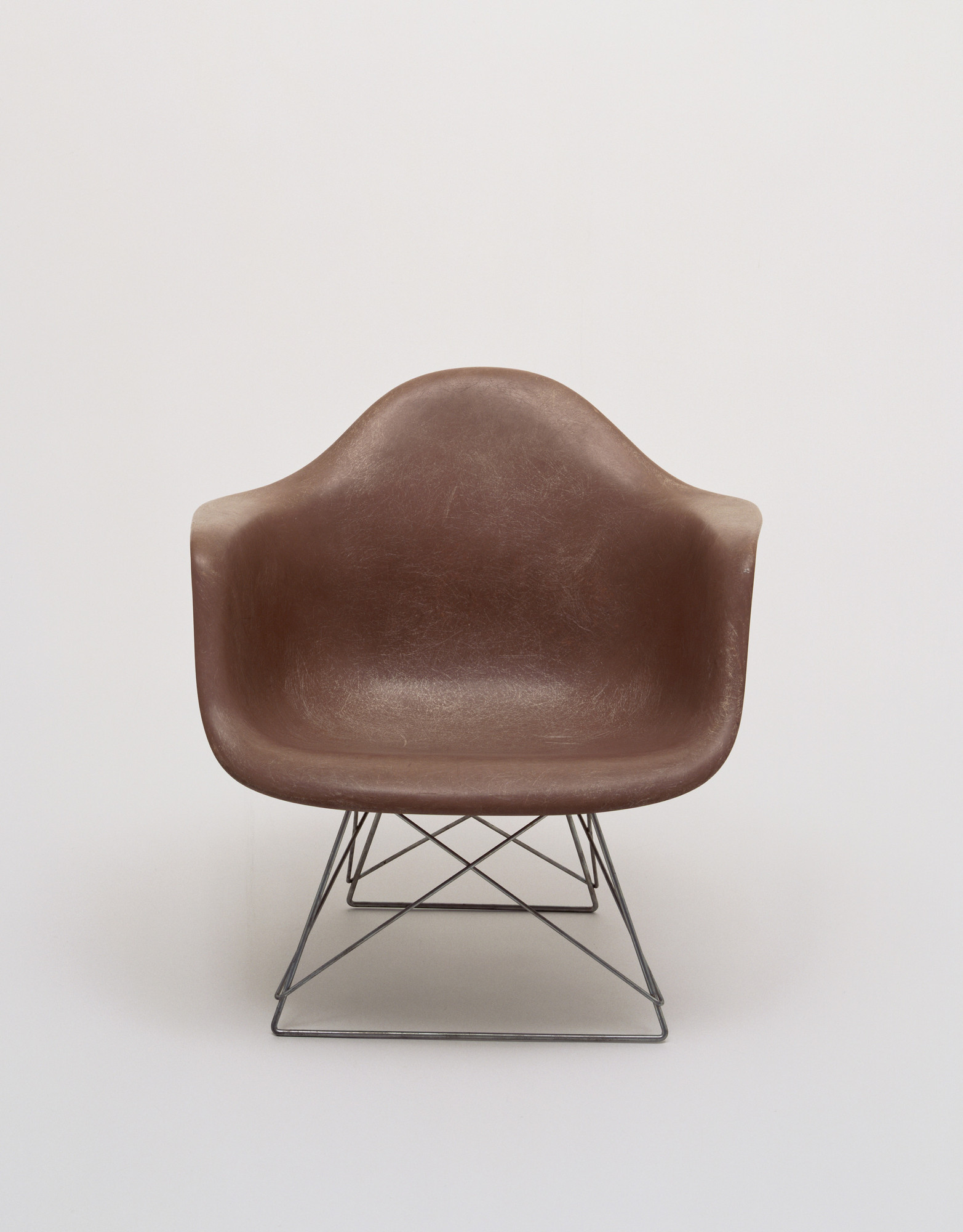 Charles Eames. Armchair (model LAR)