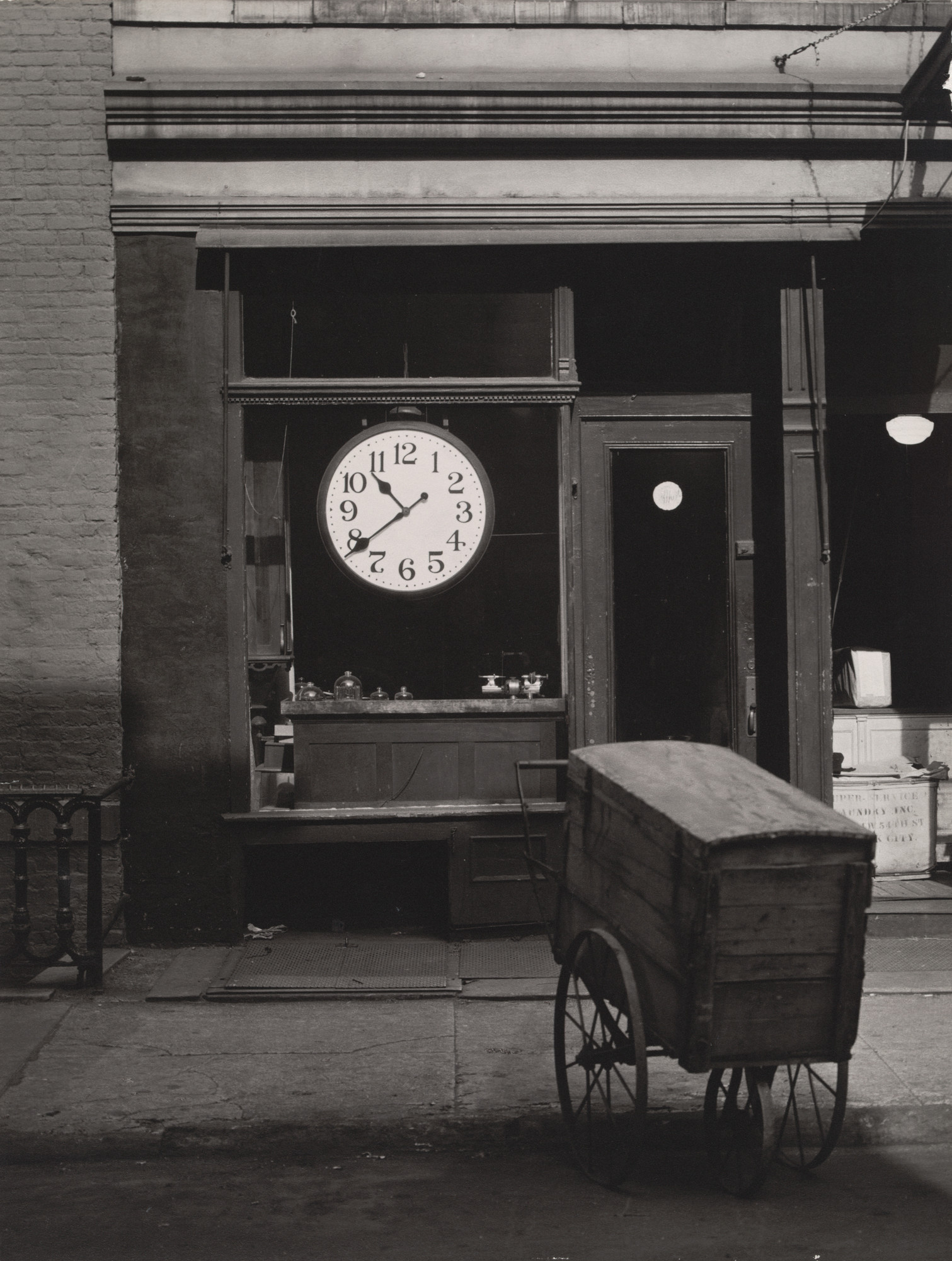 Berenice Abbott. Christopher Street Shop