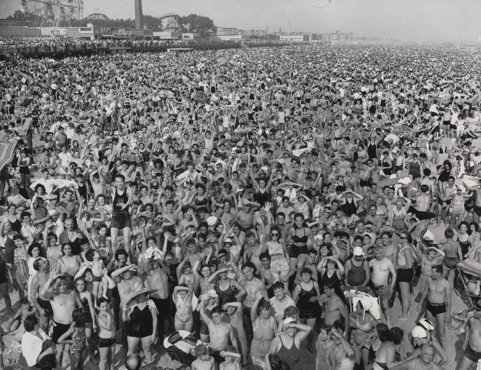 【希少写真集】WEEGEE'S NEW YORK WEEGEE'S NEW YORK PHOTOGRAPHIEN 1935-1960 - 古本買取 2手舎