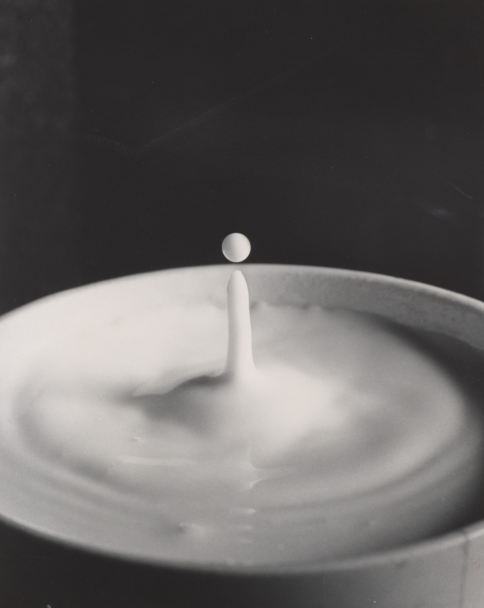Harold Eugene Edgerton. Milk Drop
