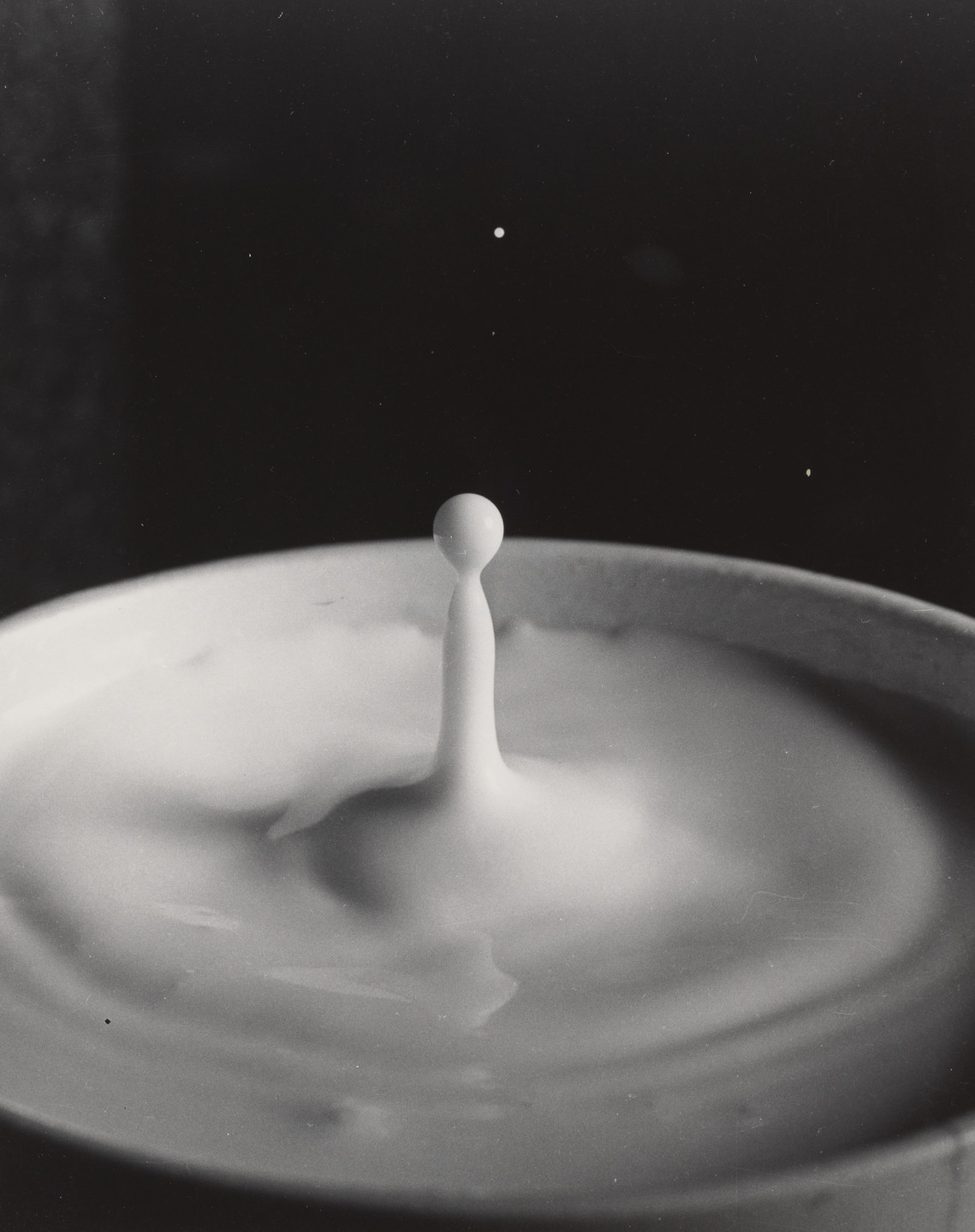 Harold Eugene Edgerton. Milk Drop. c. 1936