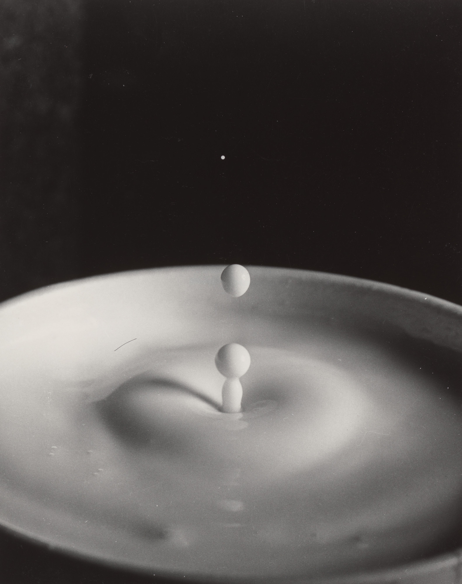 Harold Eugene Edgerton. Milk Drop