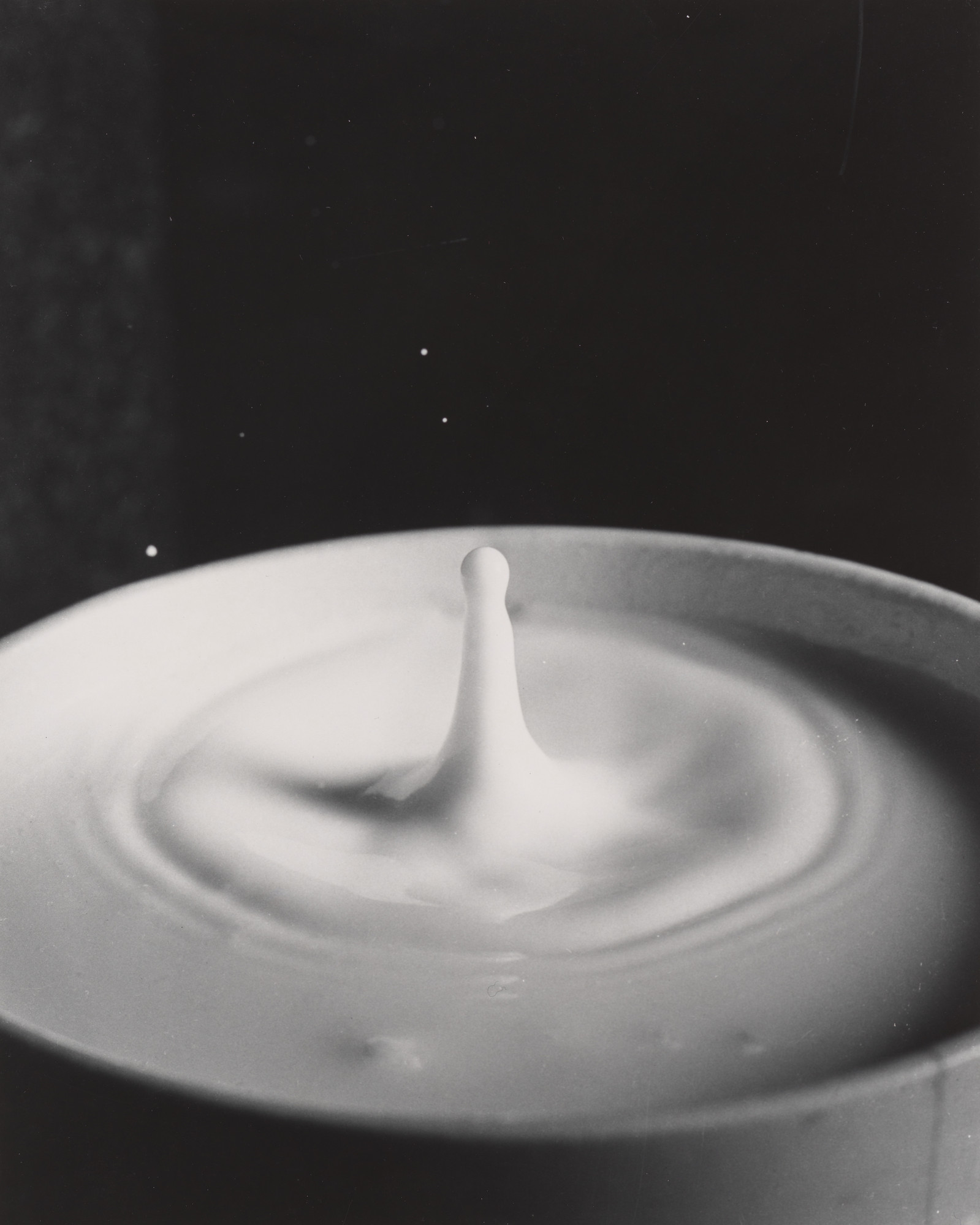 Harold Eugene Edgerton. Milk Drop