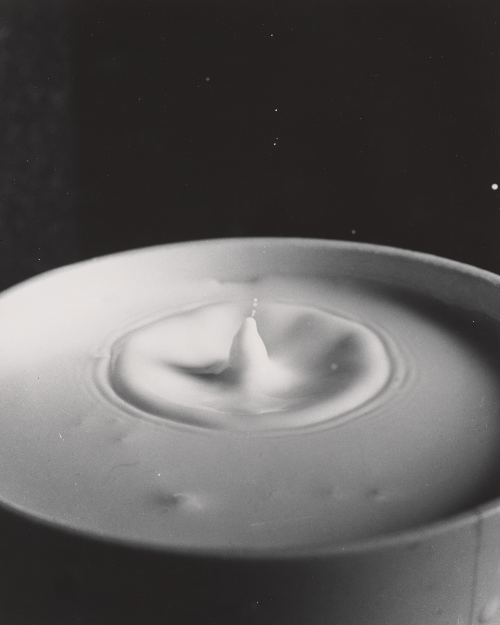 Harold Eugene Edgerton. Milk Drop