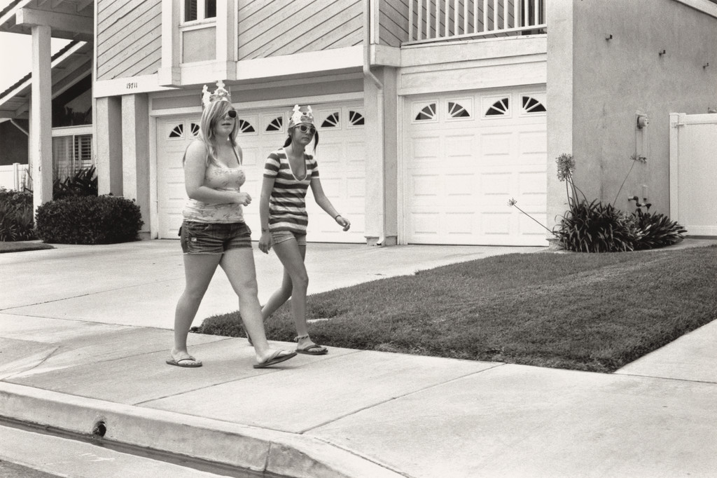 Huntington Beach (Girls walk, Suburbia)