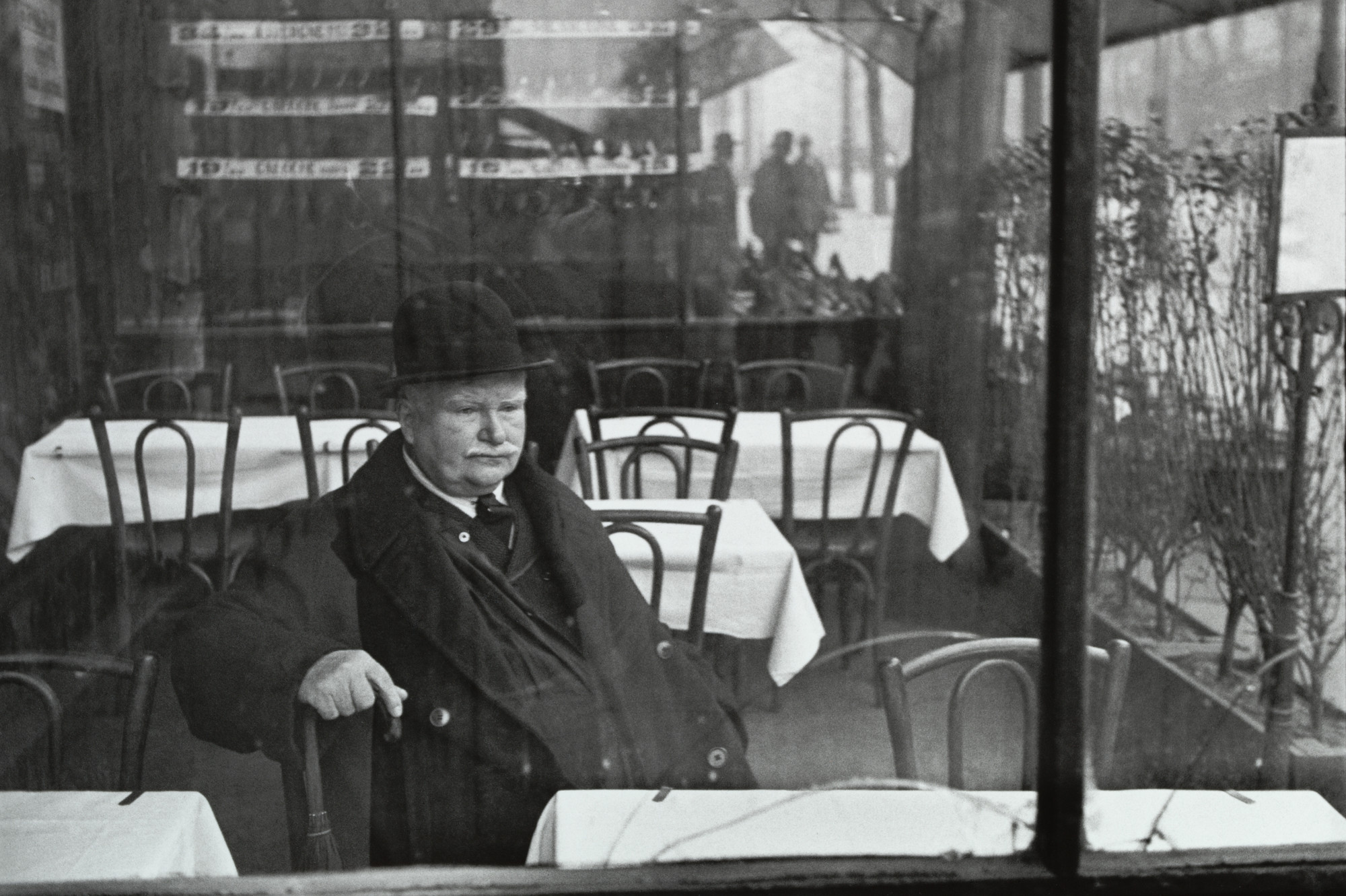 Henri Cartier-Bresson. Avenue du Maine, Paris